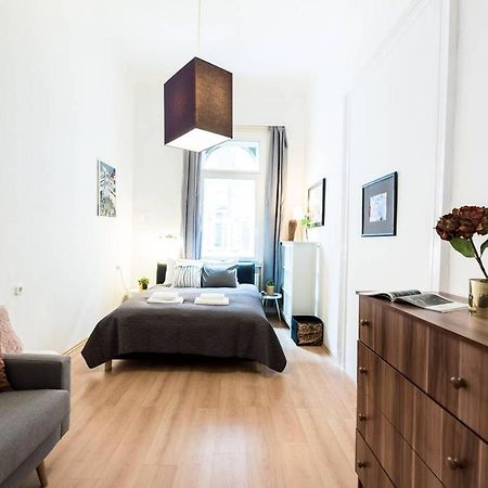 Cosy And Central Apartment With 4 Bedrooms And A/C Budapest Extérieur photo